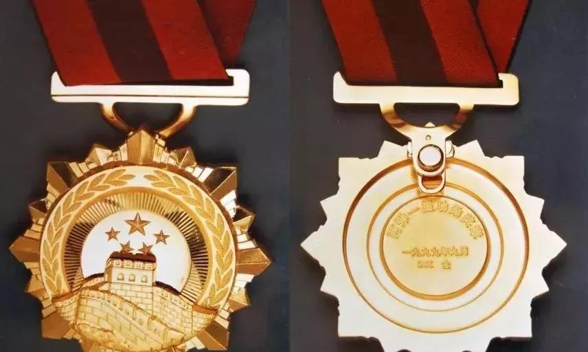 你以为原子弹只是科学家造出来的吗？别忘了还有他们！